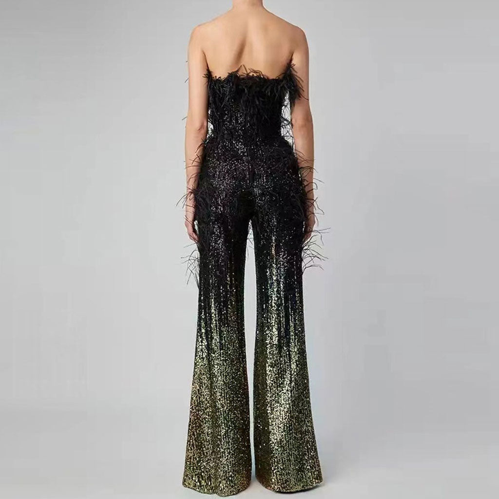 Opulenter, zarter, trägerloser Jumpsuit mit Federbesatz und hoher Taille und weitem Bein mit Ombré-Pailletten