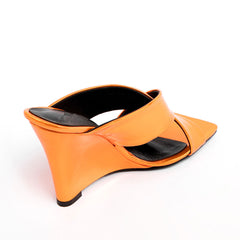 Mules de cuña con punta cuadrada y tiras cruzadas de charol Sassy - Naranja