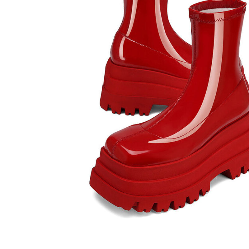 Sassy – Lackleder-Sockenstiefel mit quadratischer Zehenpartie und Plateausohle - Rot