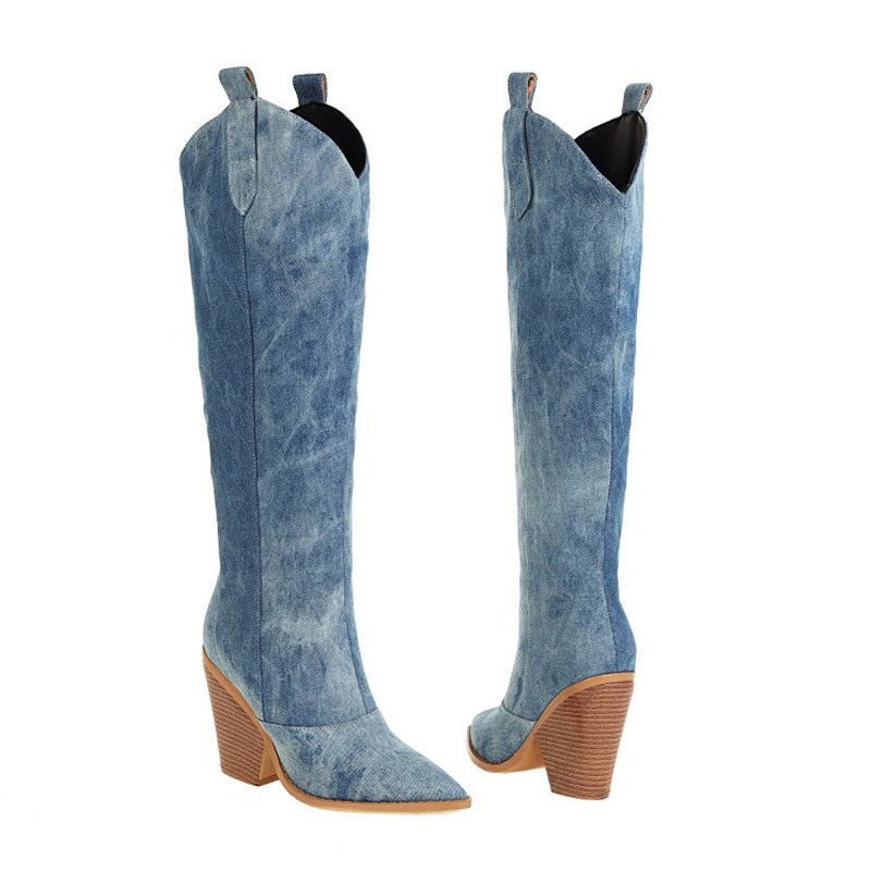 Sassy Kniehohe Westernstiefel aus Denim mit spitzer Zehenpartie und kubanischem Absatz - Blau