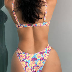 Traje de baño bikini brasileño de dos piezas con aros, corte alto y estampado floral borroso