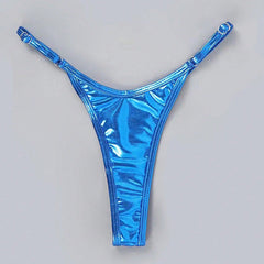 Knapper brasilianischer String-Tanga aus Metallic-Lacklederimitat