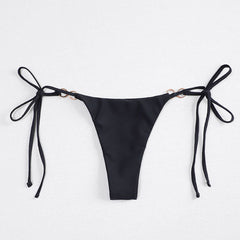 Brasilianische Bikinihose mit seitlichem String und metallischem O-Ring zum Binden