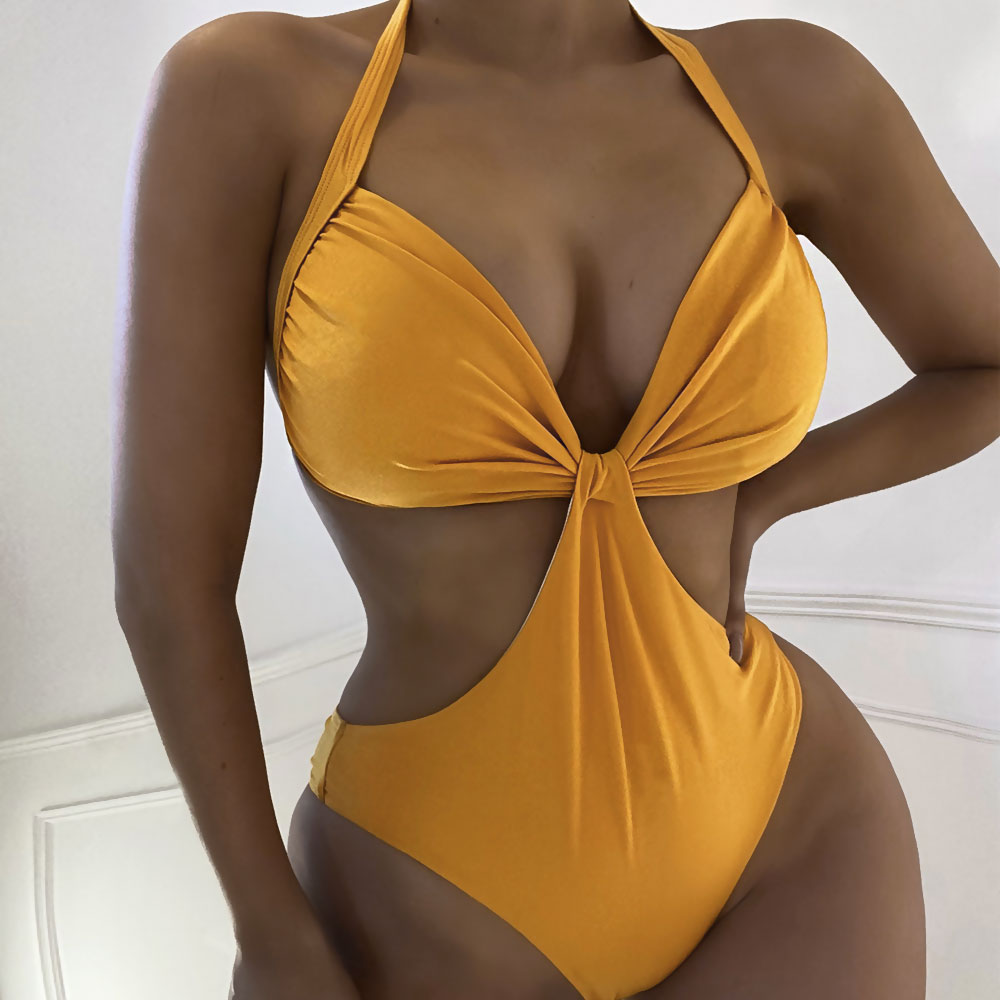 Traje de baño brasileño de una pieza monokini con cuello halter fruncido y corte alto brillante