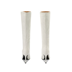 Kniehohe Stiletto-Stiefel aus Leder mit Schlangeneffekt und spitzer Zehenpartie - Off White