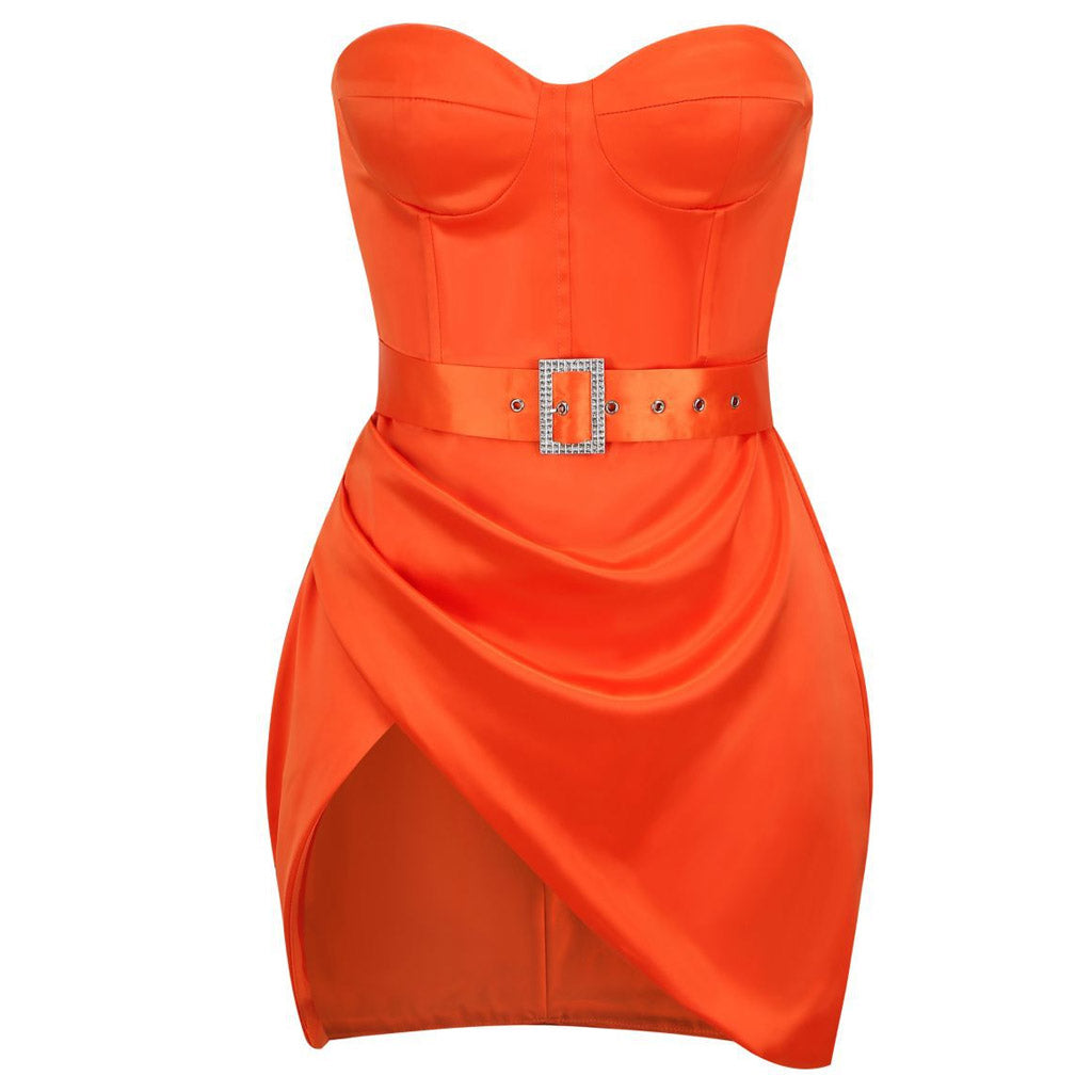 Trägerloses Club-Minikleid aus Satin mit glitzerndem Gürtel - Gebranntes Orange