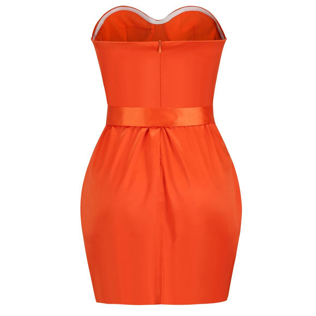 Trägerloses Club-Minikleid aus Satin mit glitzerndem Gürtel - Gebranntes Orange