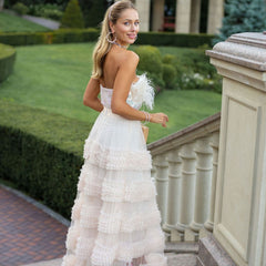 Vestido largo tipo tubo de tul con volantes, estilo bandeau, ribete de plumas y lentejuelas brillantes