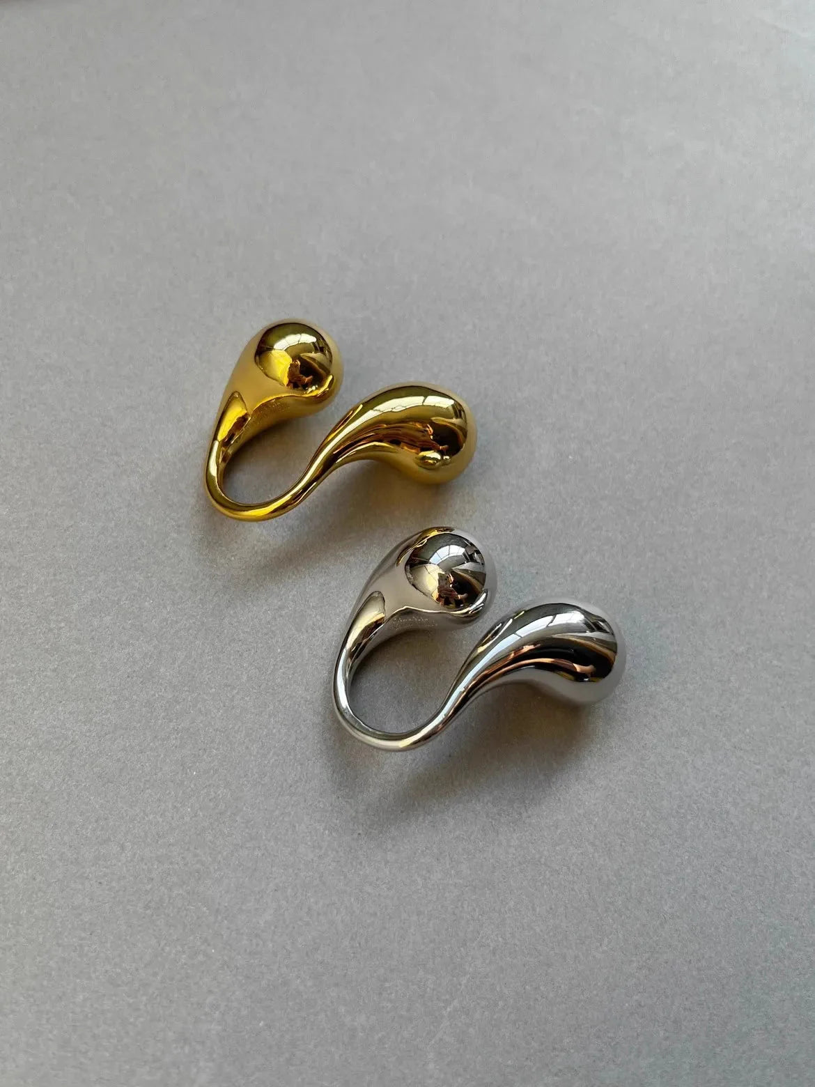 Anillos abiertos elegantes de latón con doble gota de agua para mujer