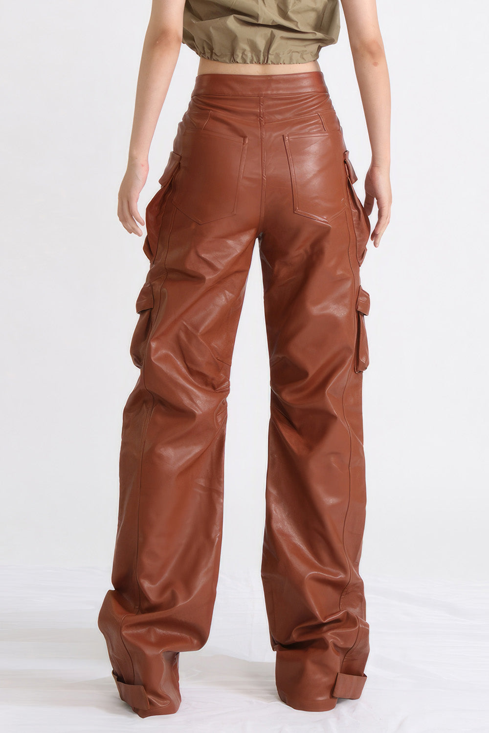 Pantalones cargo de cuero marrón