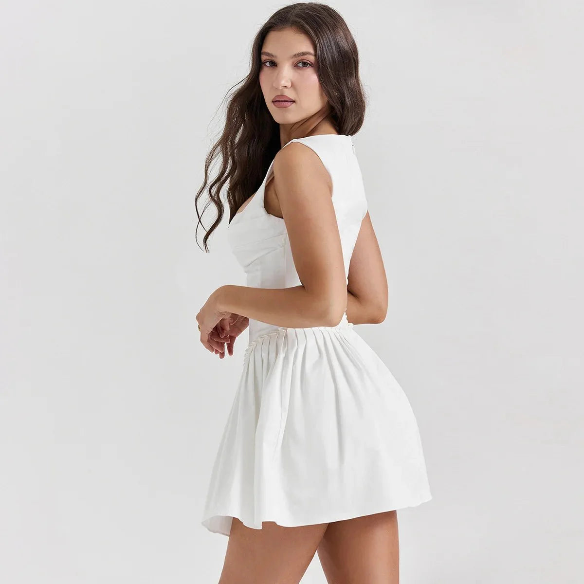 Vestido mini de encaje patchwork con tirantes finos para primavera/verano 2024.