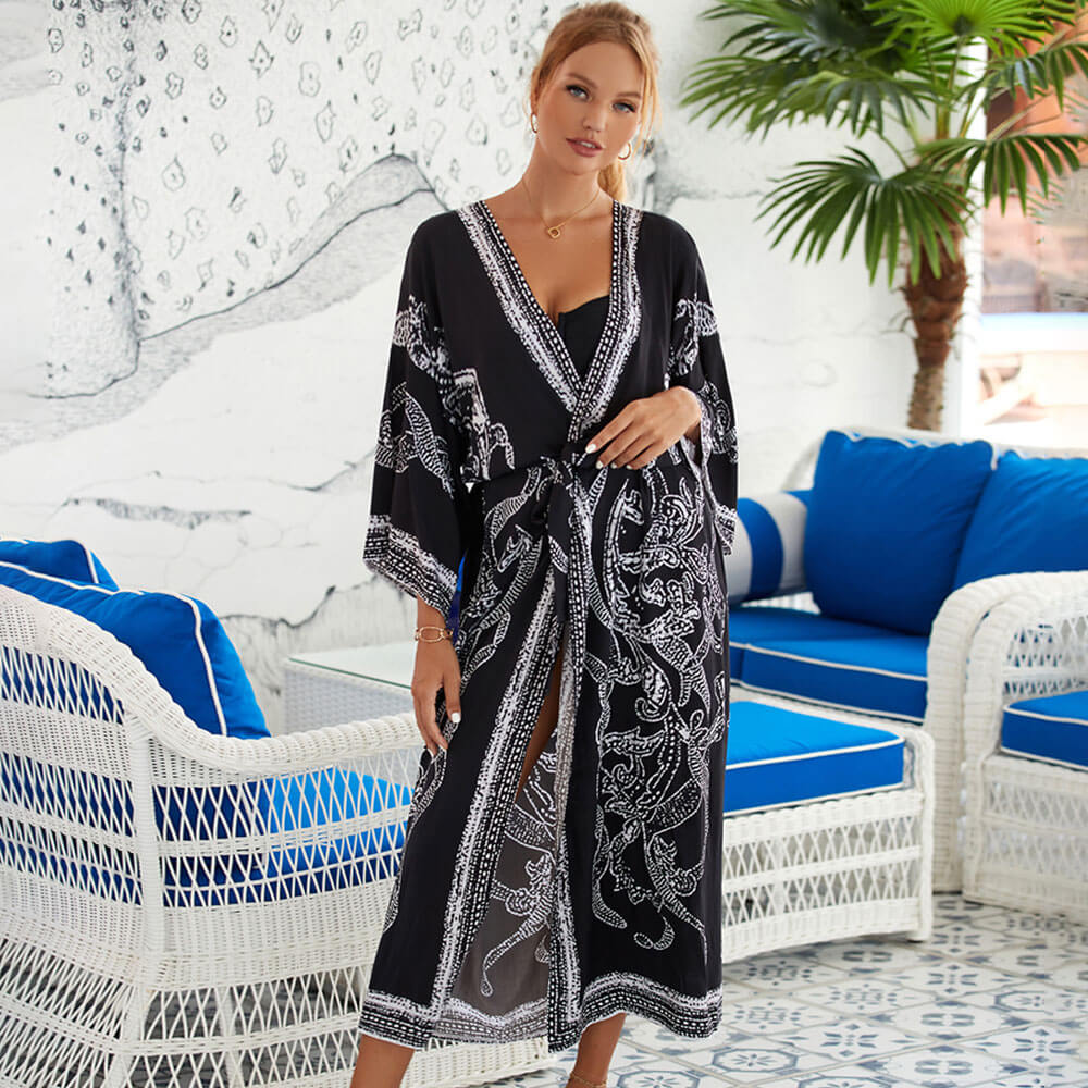 Brasilianisches Strandkleid im tropischen Stil mit bedrucktem Kimonoärmel und Gürtel