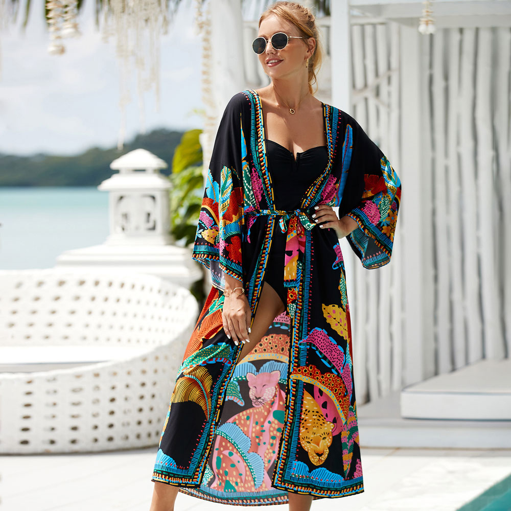 Kimono brasileño con mangas abullonadas y estampado tropical