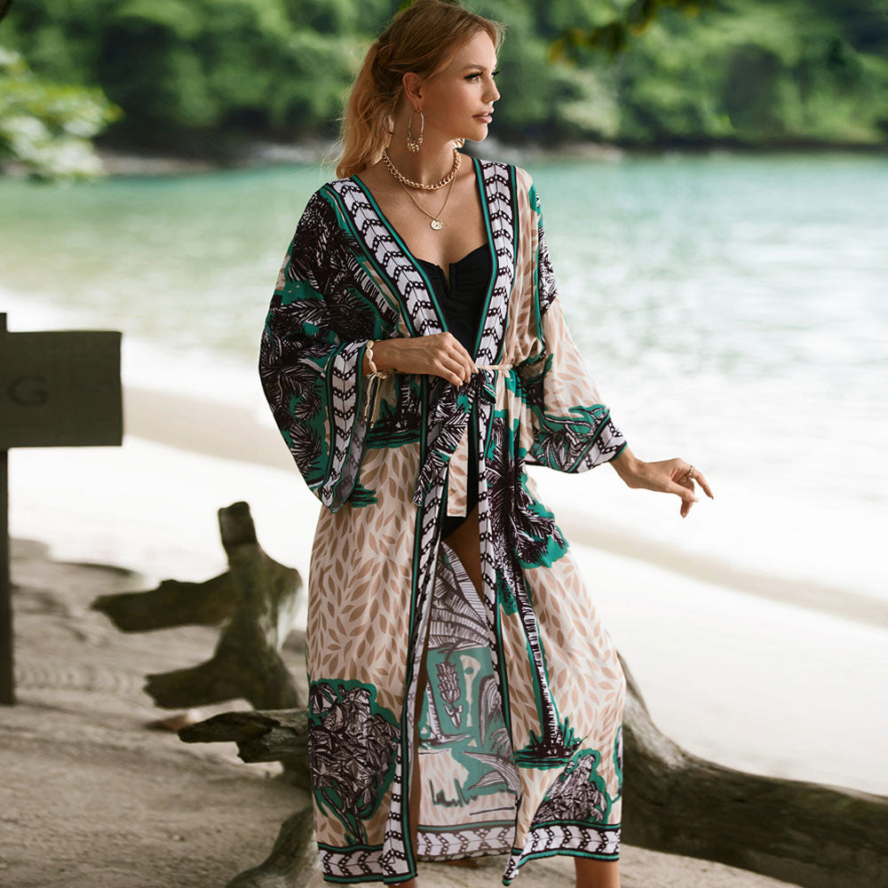 Brasilianisches Strandkleid im tropischen Stil mit bedrucktem Kimonoärmel und Gürtel