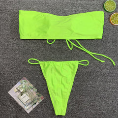 Traje de baño bikini brasileño de dos piezas con bandeau y lazo frontal de neón versátil