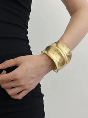 Brazalete vintage de metal cepillado