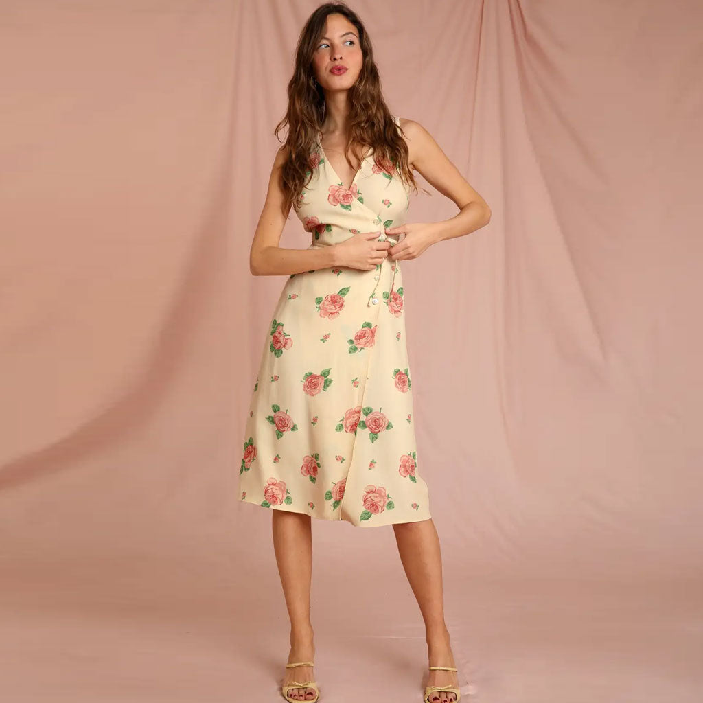 Vestido midi cruzado sin mangas con cuello en V y estampado de rosas vintage - Amarillo