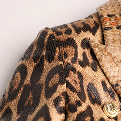 Blazer sastre cruzado con solapa de pico de cuero vegano con estampado de leopardo salvaje